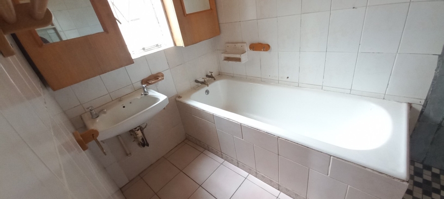 To Let 3 Bedroom Property for Rent in Staffords Hill Free State